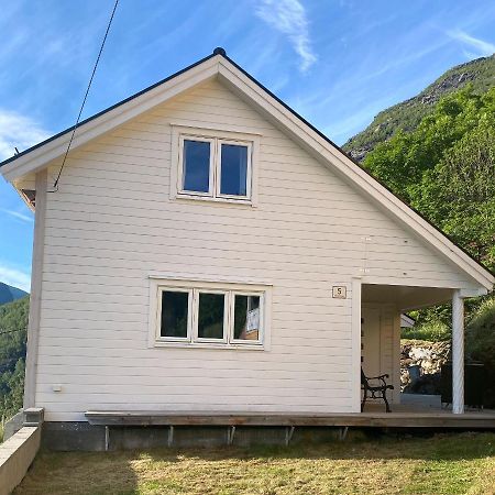 Indreli Feriehus Флам Экстерьер фото