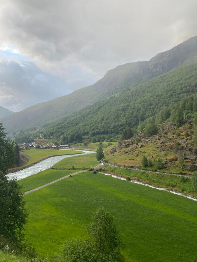 Indreli Feriehus Флам Экстерьер фото
