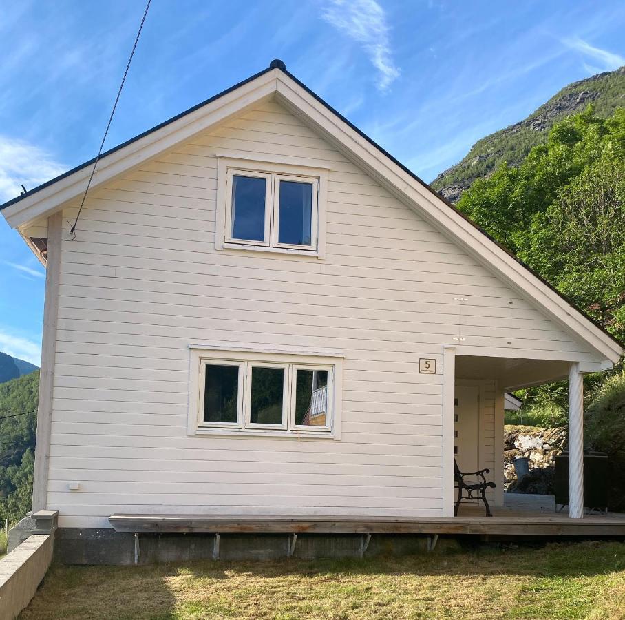 Indreli Feriehus Флам Экстерьер фото